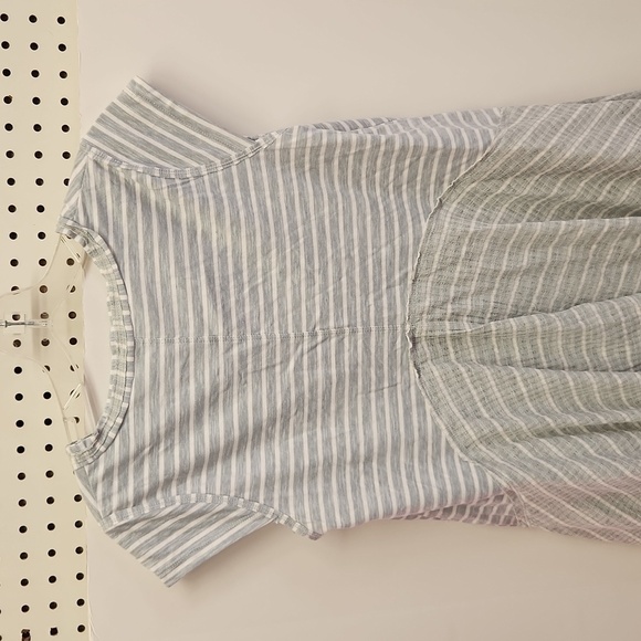 HEM and thread NWT top stripes with ruffled overlay cap sleeves - Picture 6 of 7